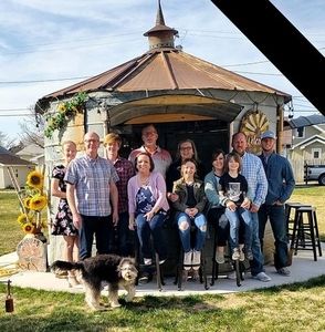 Meet your Posher, Venida